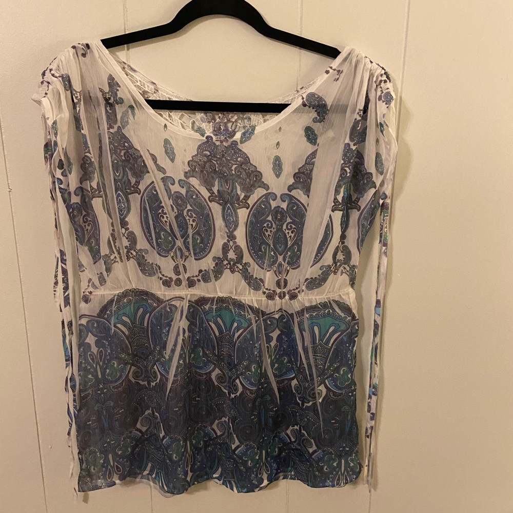 Woman’s large top from Dots
